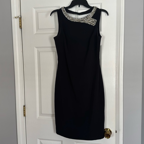 Badgley Mischka Dresses & Skirts - Badgley Mischka beautiful classic black midi dress with very decorative neckline
